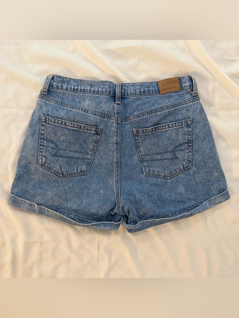 American Eagle Mom Shorts, High Rise Blue Denim, Size 6, Style 5319 - Picture 2 of 9